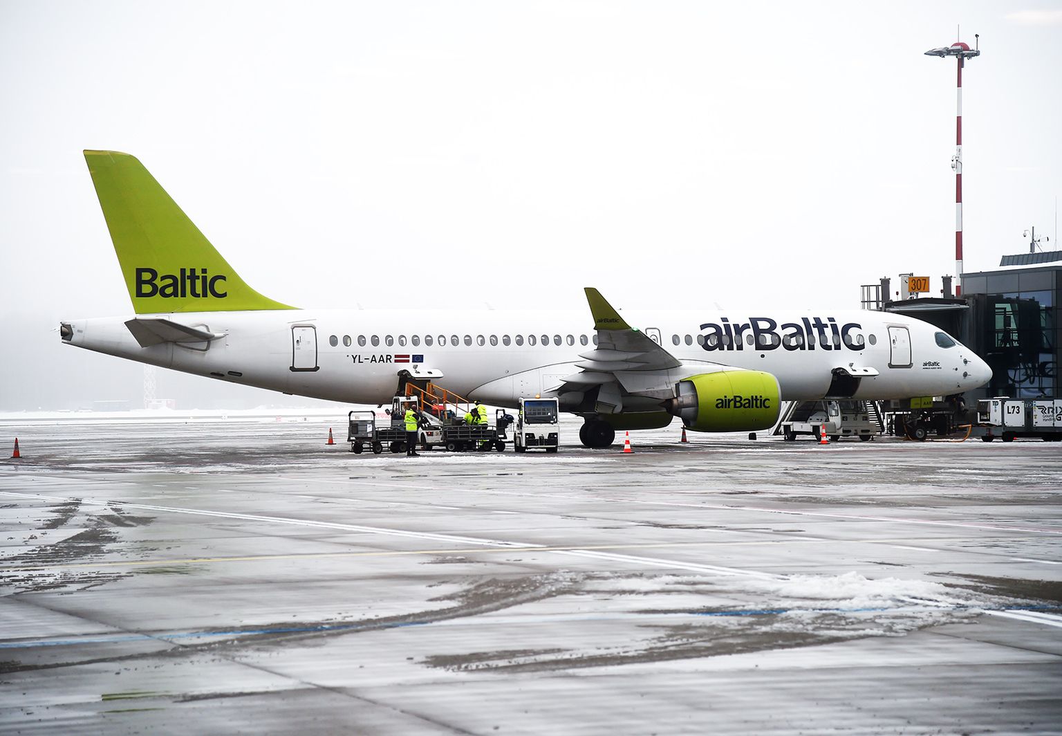 Самолет airBaltic