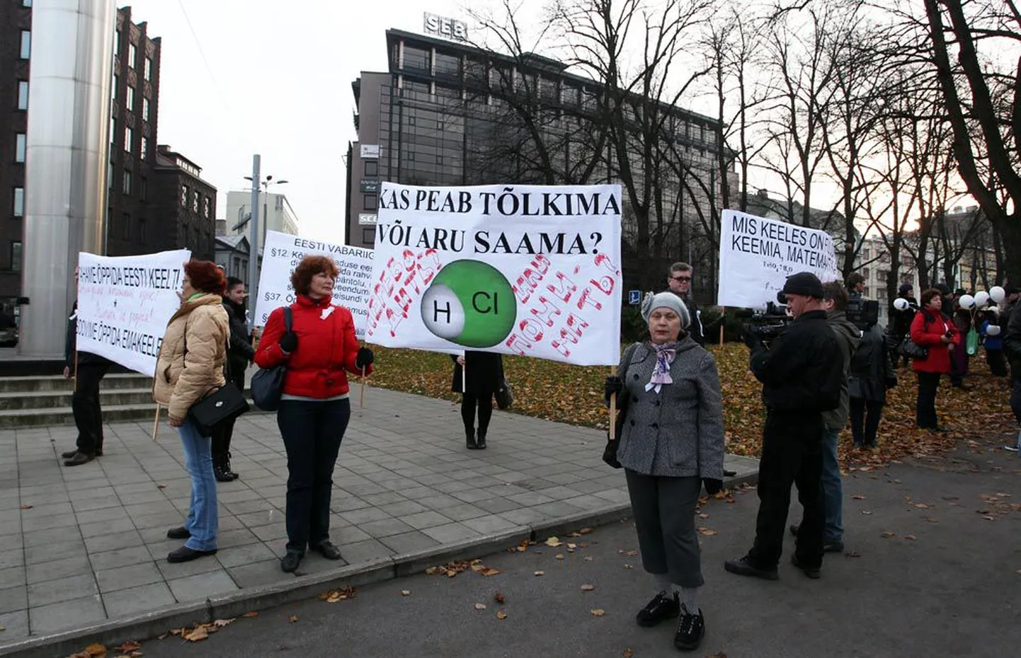 Tallinnas piketeeriti eestikeelse gümnaasiumihariduse vastu.