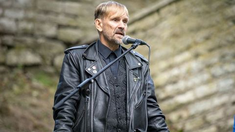 TÄNA 5 AASTAT TAGASI ⟩ «Tarmo, küsi küsimus!» Riigikogu liikme e-sigaretivideo jõudis ka populaarsesse USA jutusaatesse