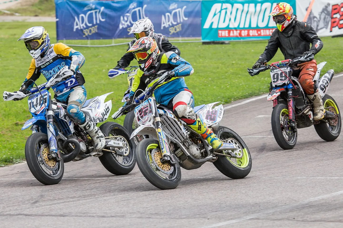Sami Salstola (146) ja Patrick Pals (22) võistlustules.