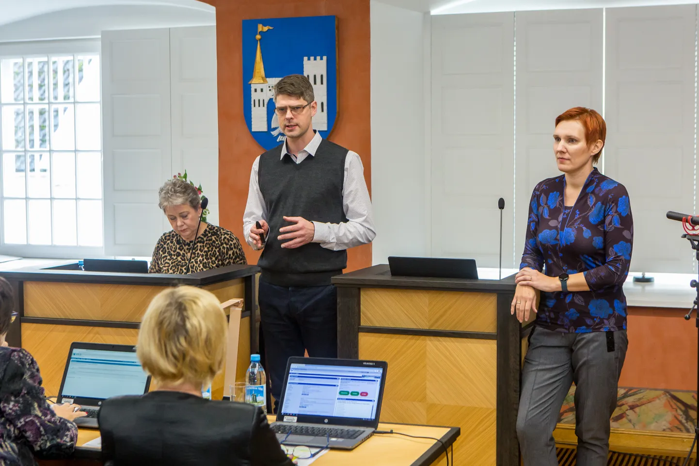 KARL MÄND JA KATRIN PÄRGMÄE rääkisid volinikele AS-i Hoolekandeteenused uudiseid.