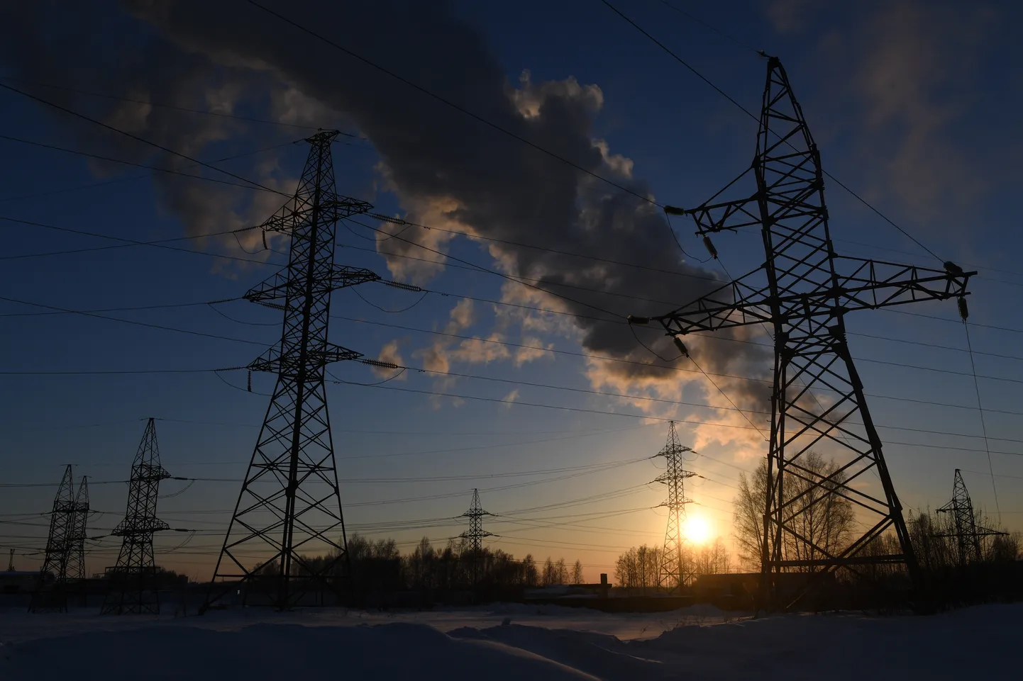 Elektriliinid Novosibirskis Venemaal.