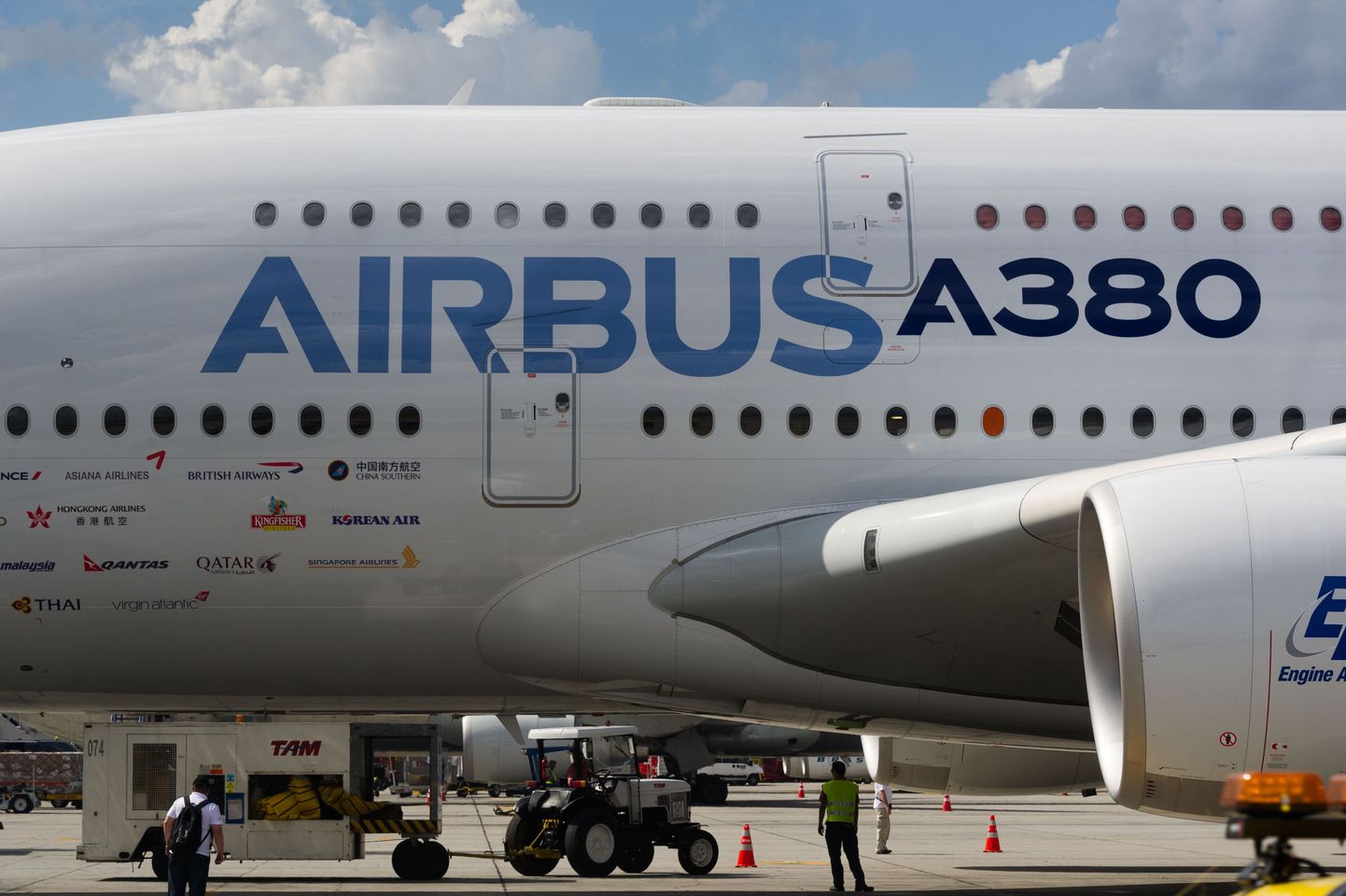 Praegu on Airbus EA380 maailma suurim kahekorruseline lennuk. Lennuk mahutab 555 reisijat.
