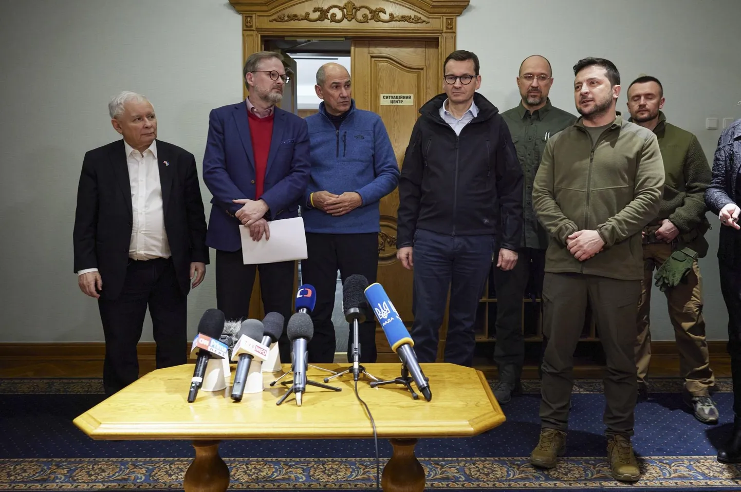 15. märtsil külastasid Vene rünnaku all olevat Kiievit ja Ukraina presidenti Volodõmõr Zelenskõid Poola, Sloveenia ja Tšehhi peaministrid. Vasakult teine on Tšehhi peaminister Petr Fiala.