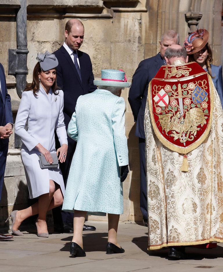 Cambridge'i hertsoginna Catherine ja prints William tervitamas Elizabeth II