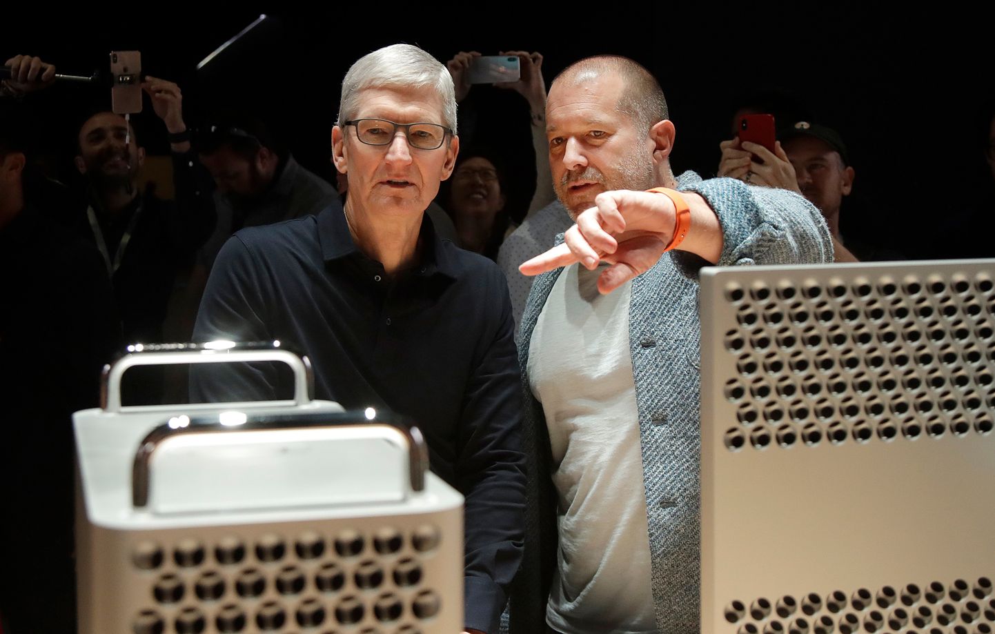 Apple'i tegevjuht Tim Cook (vasakul) ja Jony Ive.