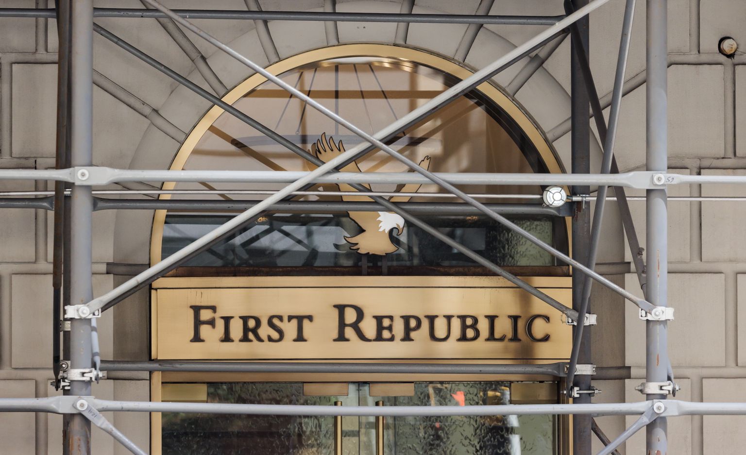 First Republic Bank sai suurpankadelt abi, mis meeldis investoritele