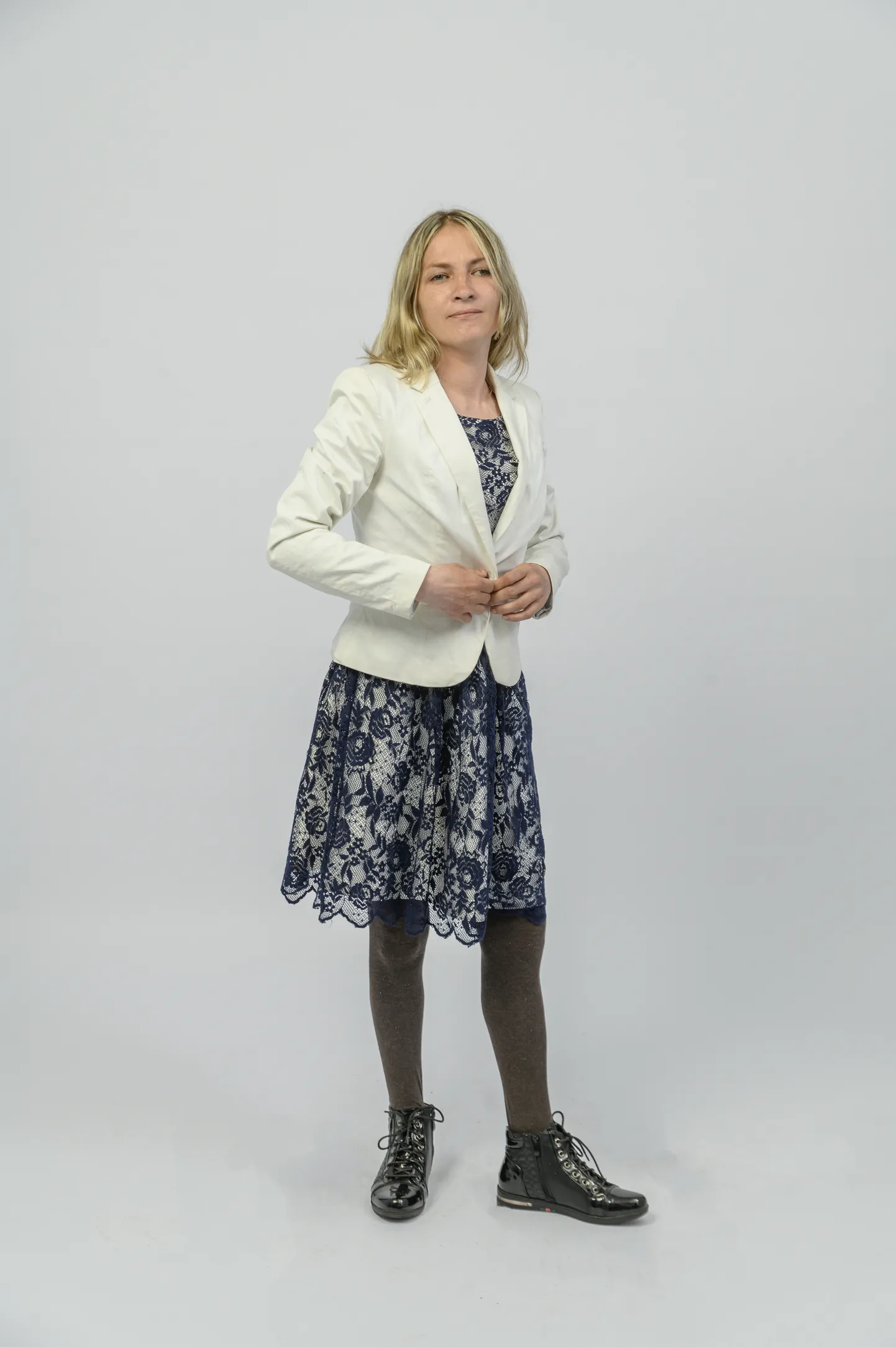 "Caur ērkšķiem uz..." dalībniece Elīna