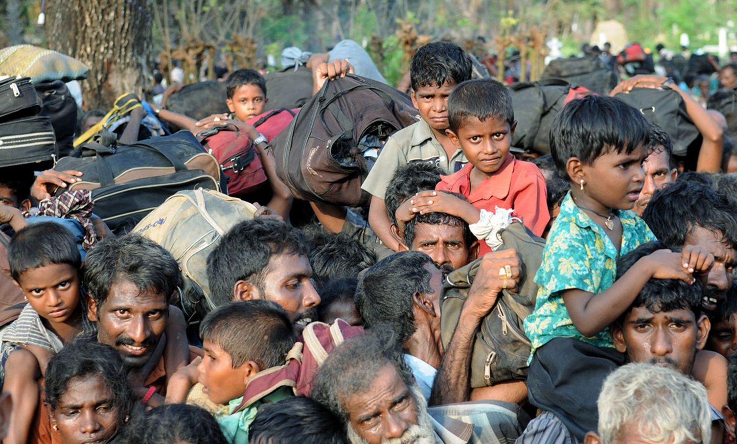 Tamili Tiigrite kontrolli all olevalt alalt põgenenud tsiviilelanikud Sri Lanka põhjaosas.