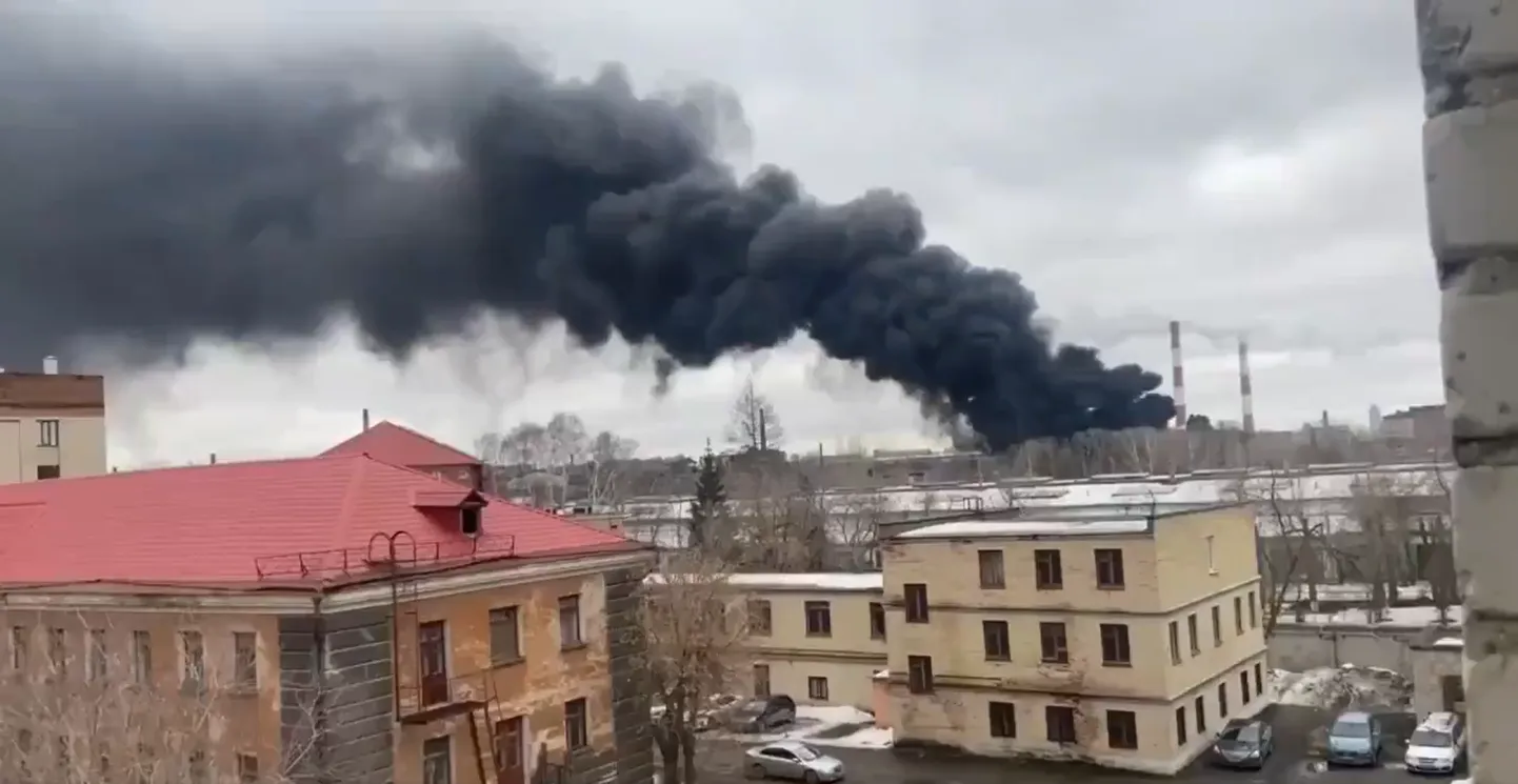 Jekaterinburgis süttis suur tehas.