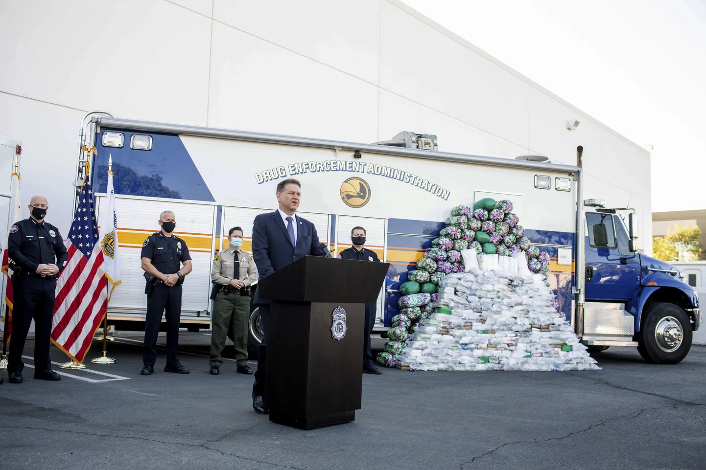 USA uimastijärelevalveameti (DEA) juht Timothy Shea pressikonverentsil Californas Montebellos pärast rekordkoguse metamfetamiini konfiskeerimist.