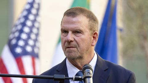 DIPLOMAATIA KARIDEL ⟩ USA suursaadiku plaan seilata megajahil Veneetsiasse põhjustab proteste