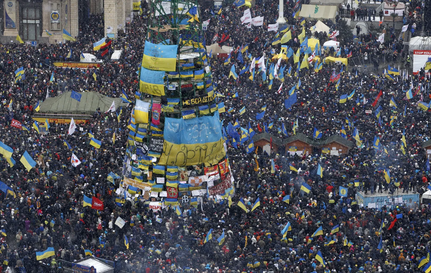Meeleavaldajad Kiievis Iseseisvuse väljakul.