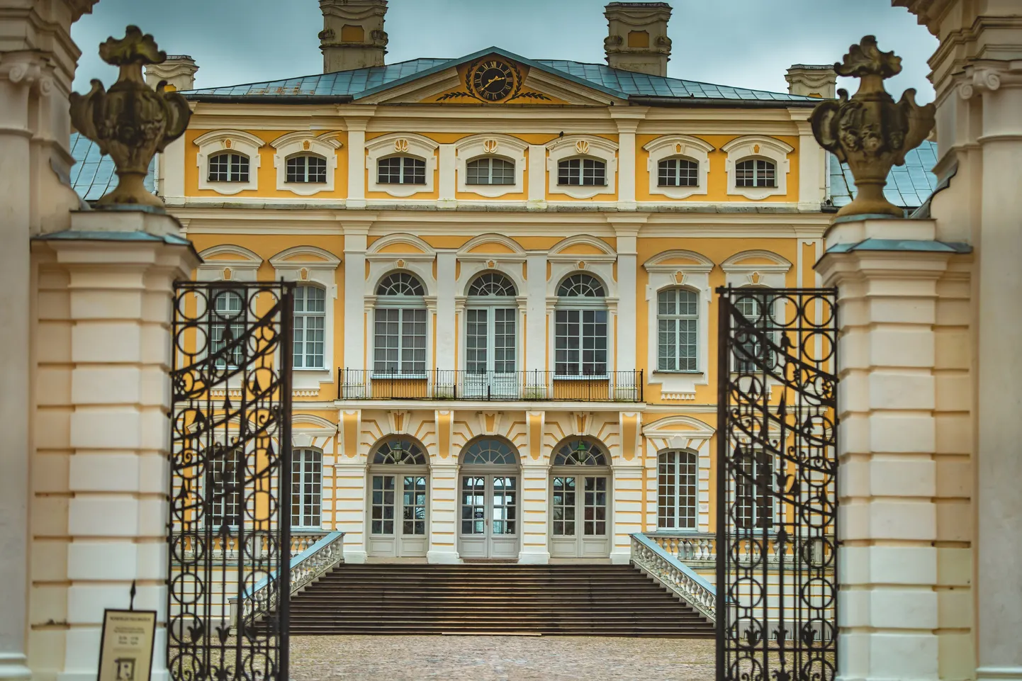 Рундальский дворец