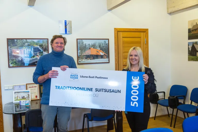 Mullusel Lõuna-Eesti Postimehe ettevõtluskonkursil pälvis aasta toote tiitli AS Hobbitoni traditsiooniline suitsusaun. Auhinnaks sai võitnud ettevõte 5000 euro väärtuses reklaamimahtu Postimees Grupi väljaannetes.