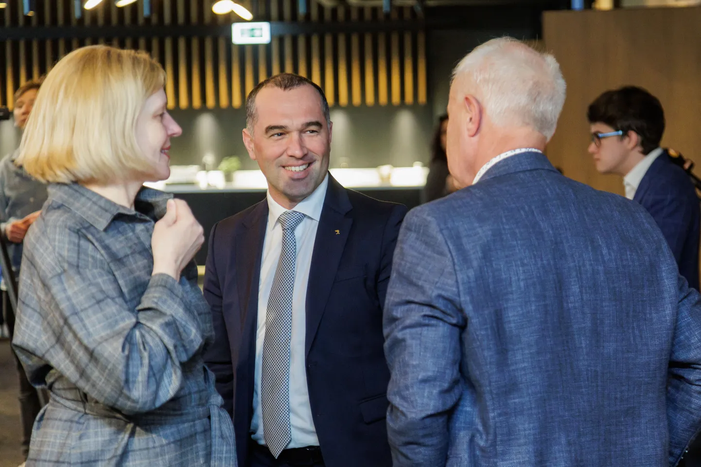 Reformierakonna peasekretär Timon Suslov (keskel).