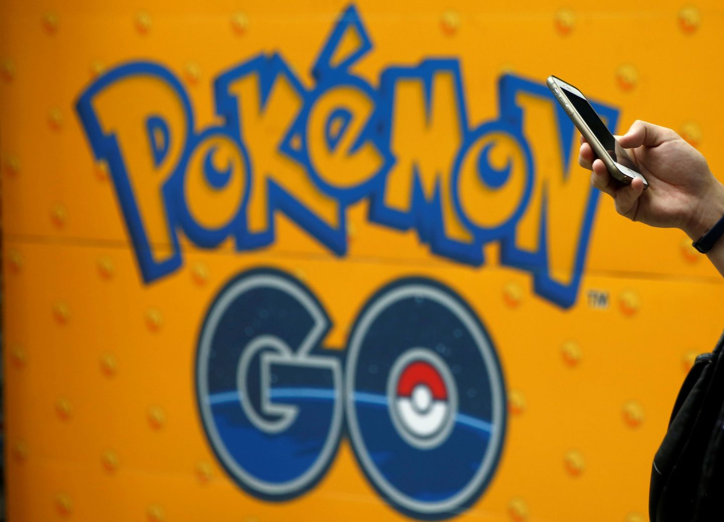 Логотип игры Pokemon Go. Иллюстративное фото.