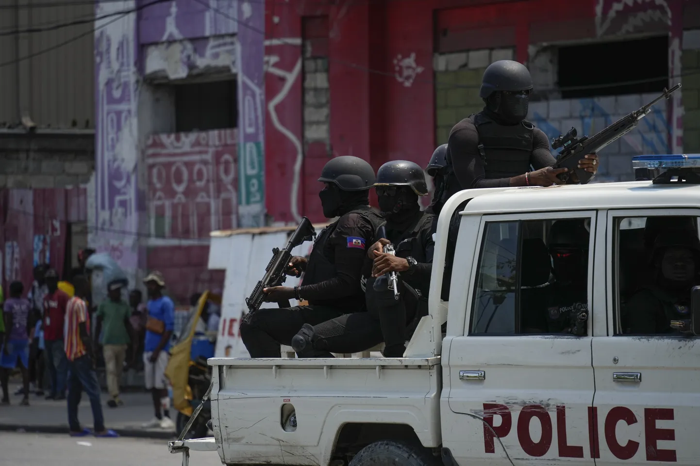 Haiti politsei pealinna Port-au-Prince'i tänavatel.