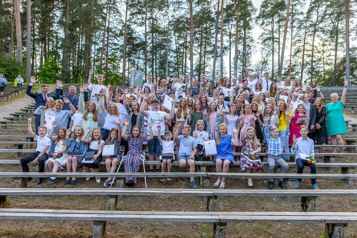 Kõik tunnustuse saajad jäädvustasid oma nime Elva valla auraamatusse, neile anti üle tänukiri ja meene.