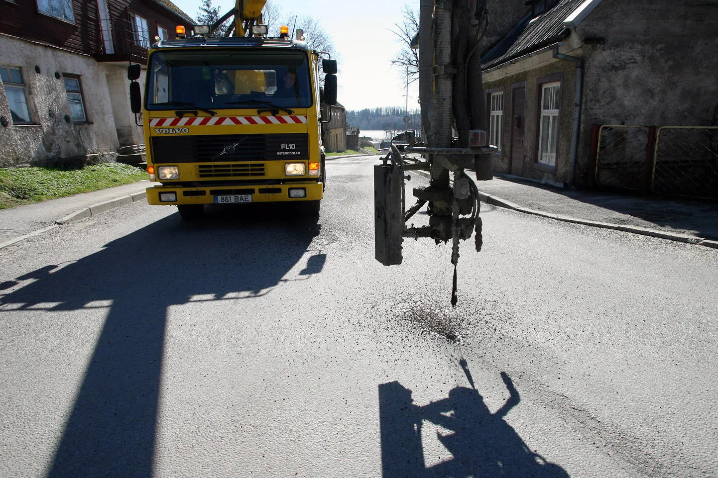 Viljandis algasid tänavaparandustööd. Pilt on tehtud eelmisel kevadel.