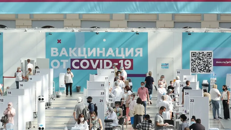 Павильон для вакцинации в России.