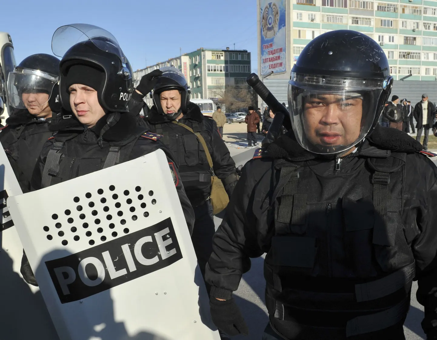 Kasahstani märulipolitseinikud eile Aktaus.