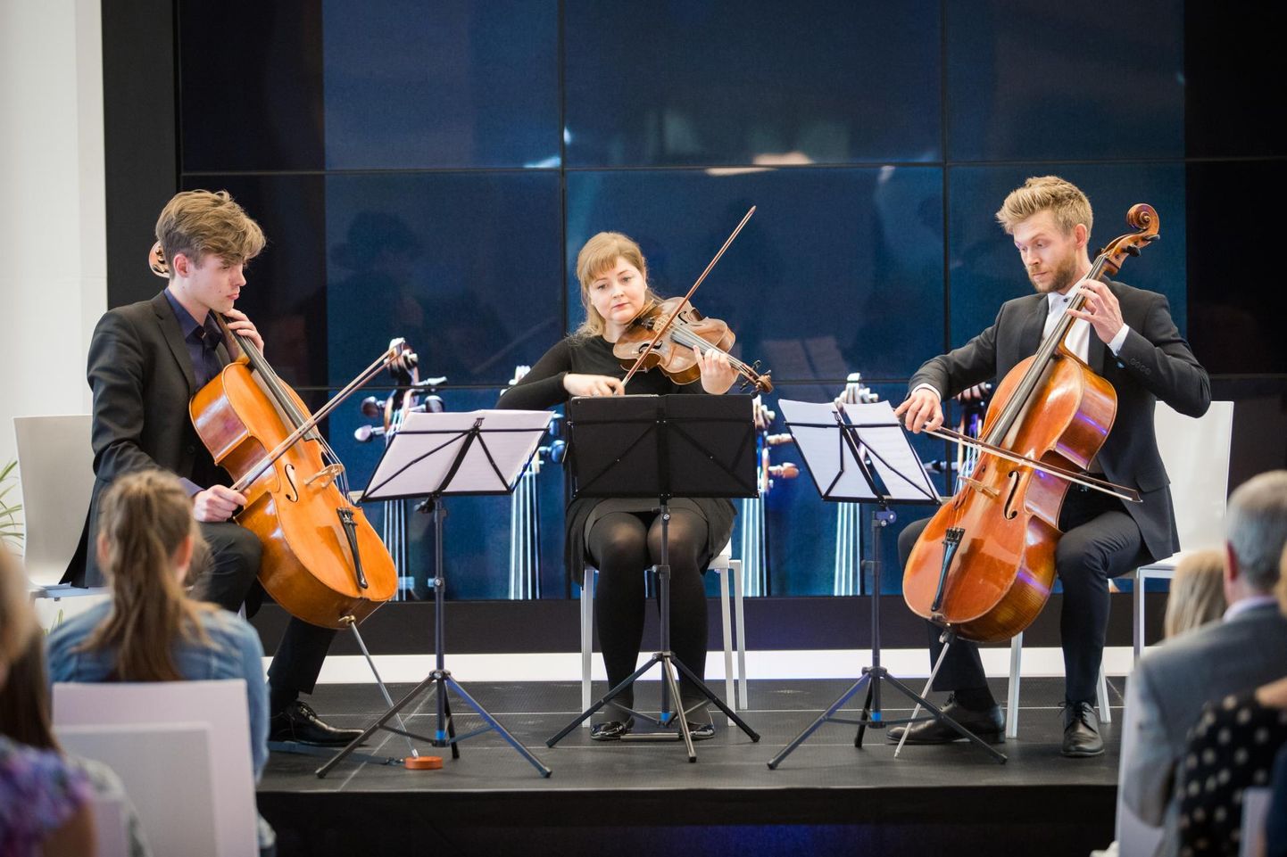 Pillifondi rariteetide esitluskontserdil musitseerisid Valle-Rasmus Roots (vasakult), Johanna Vahermägi ja Theodor Sink.