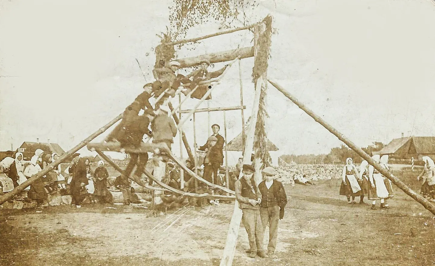 FOTOL jaanipäev Hellamaal möödunud sajandi algul.