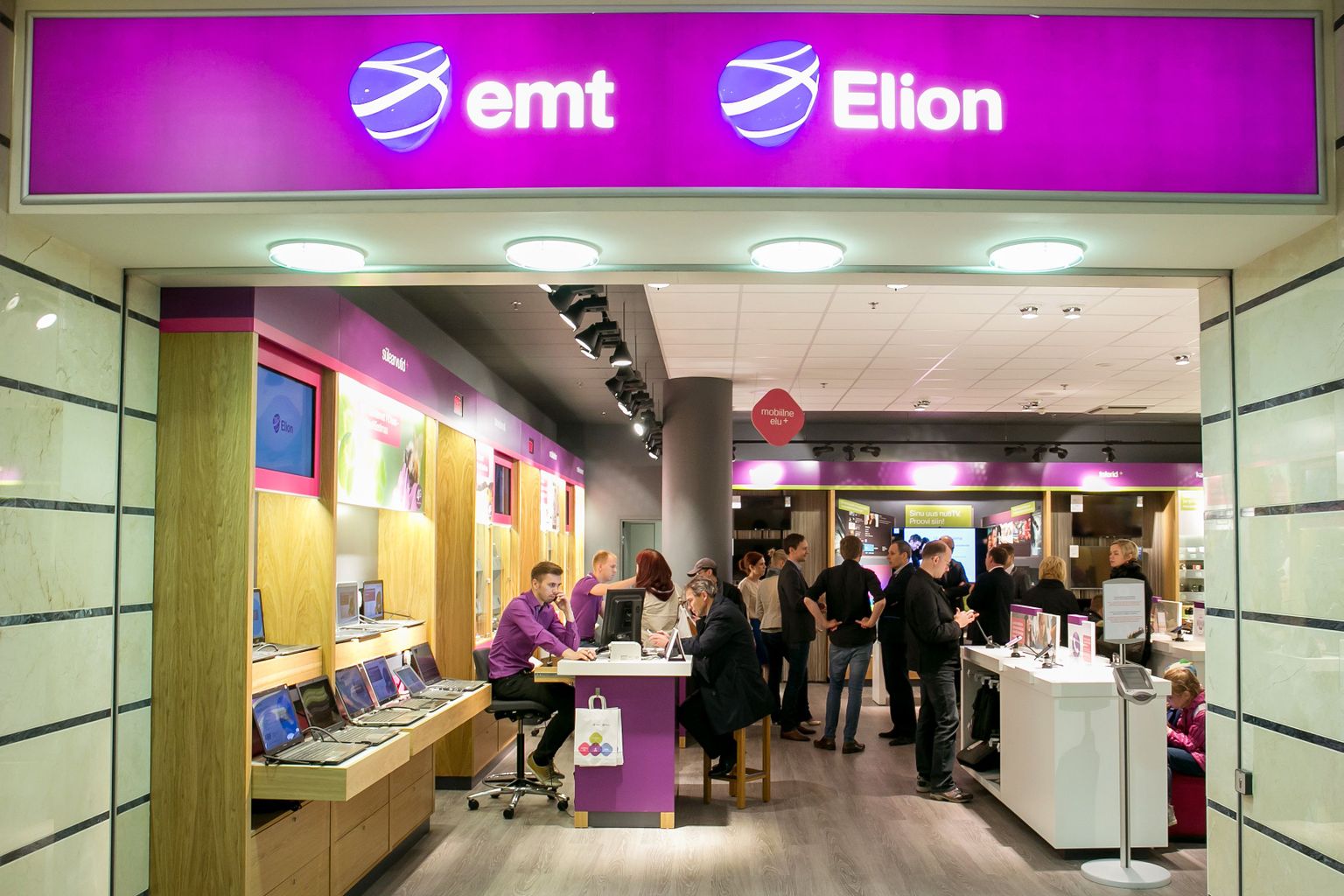 Eesti Telekomi esindus veel endiste kaubamärkide ajal.