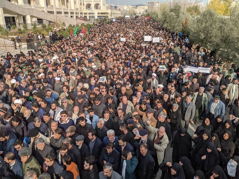Протесты против американцев в Тегеране после убийства Сулеймани.