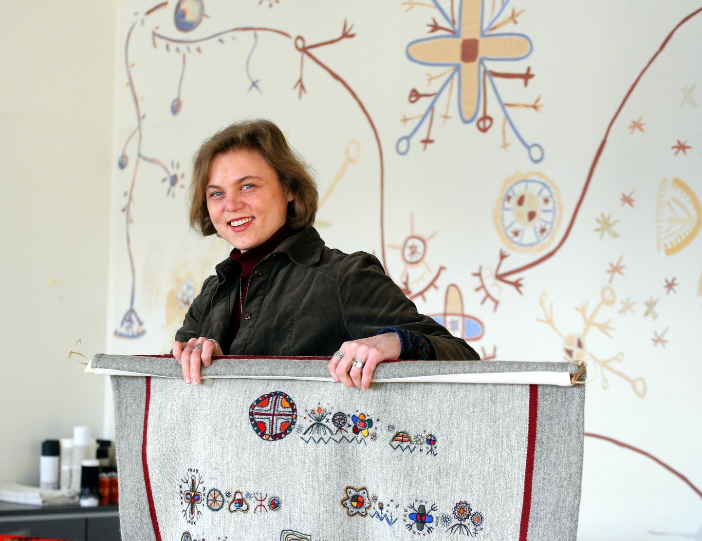 Mais saab Tartus Tampere majas vaadata Viljandi kultuuriakadeemia rahvusliku tekstiili tudengite töid. Põimevaibad ja triibutekid on valminud Christi Küti juhendamisel.