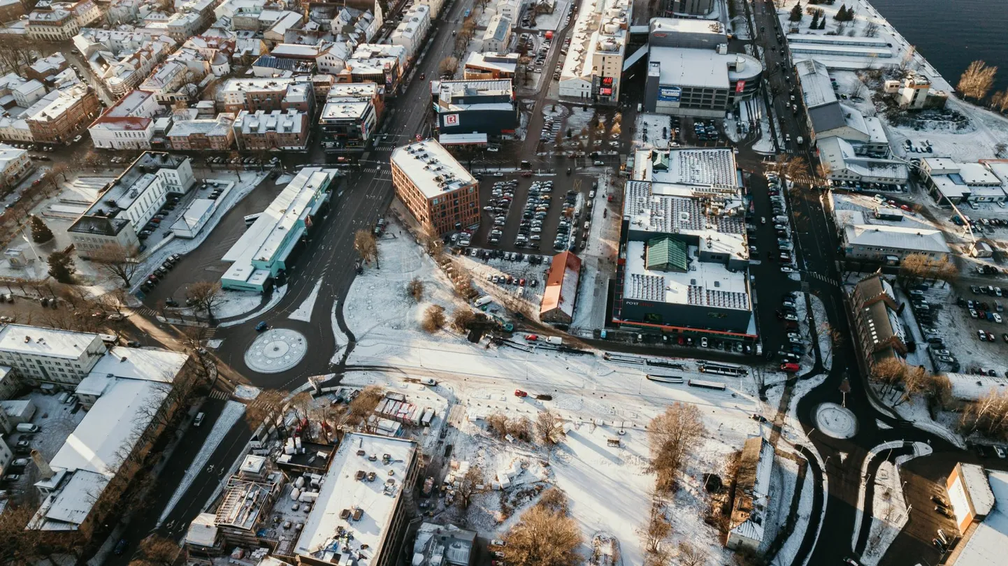 Värskemaid muutusi linnapildis: Aia tänava pikendus. Talvine Pärnu ootab inimesi siia aru ja koosolekuid pidama, samuti teadust edendama.