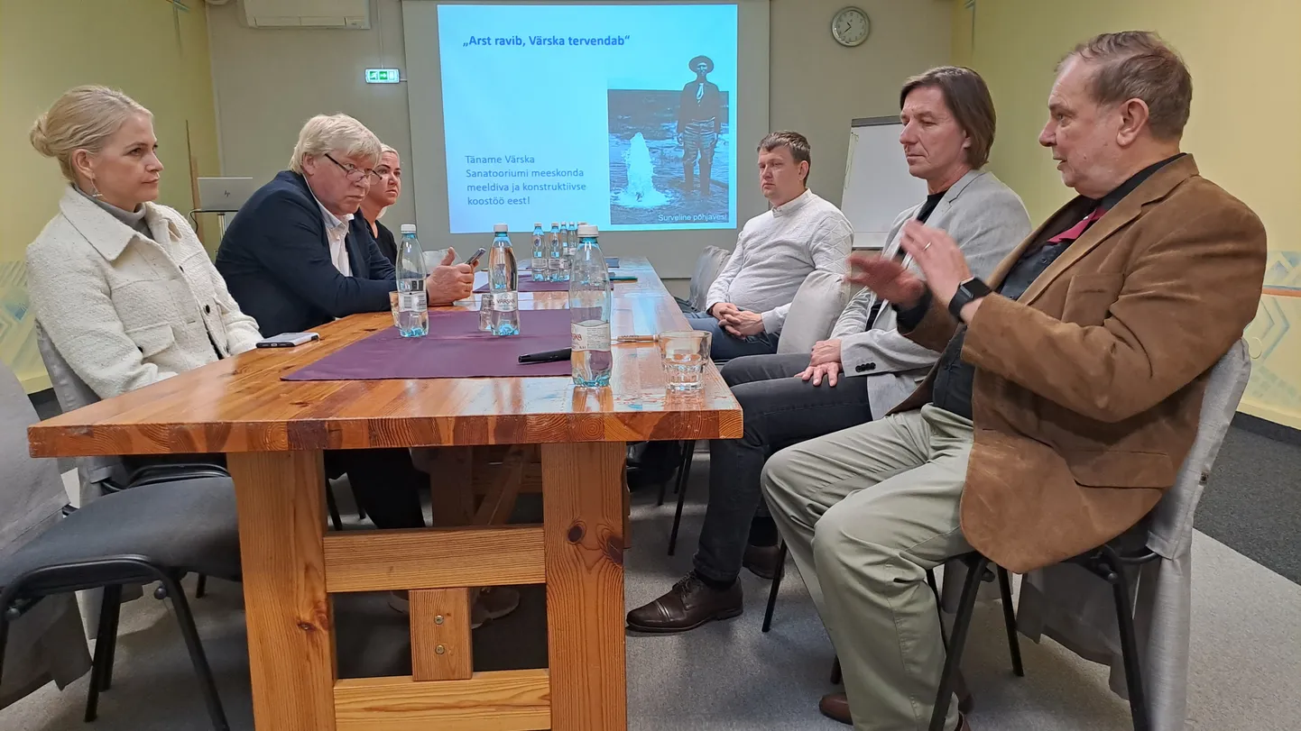 Tartu Ülikooli farmakognoosia professor Ain Raali (paremal) sõnul on Värska 6. puurkaevu mineraalvesi sisuliselt bakterivaba ning sobib kasutamiseks hingamisteede turgutamiseks.