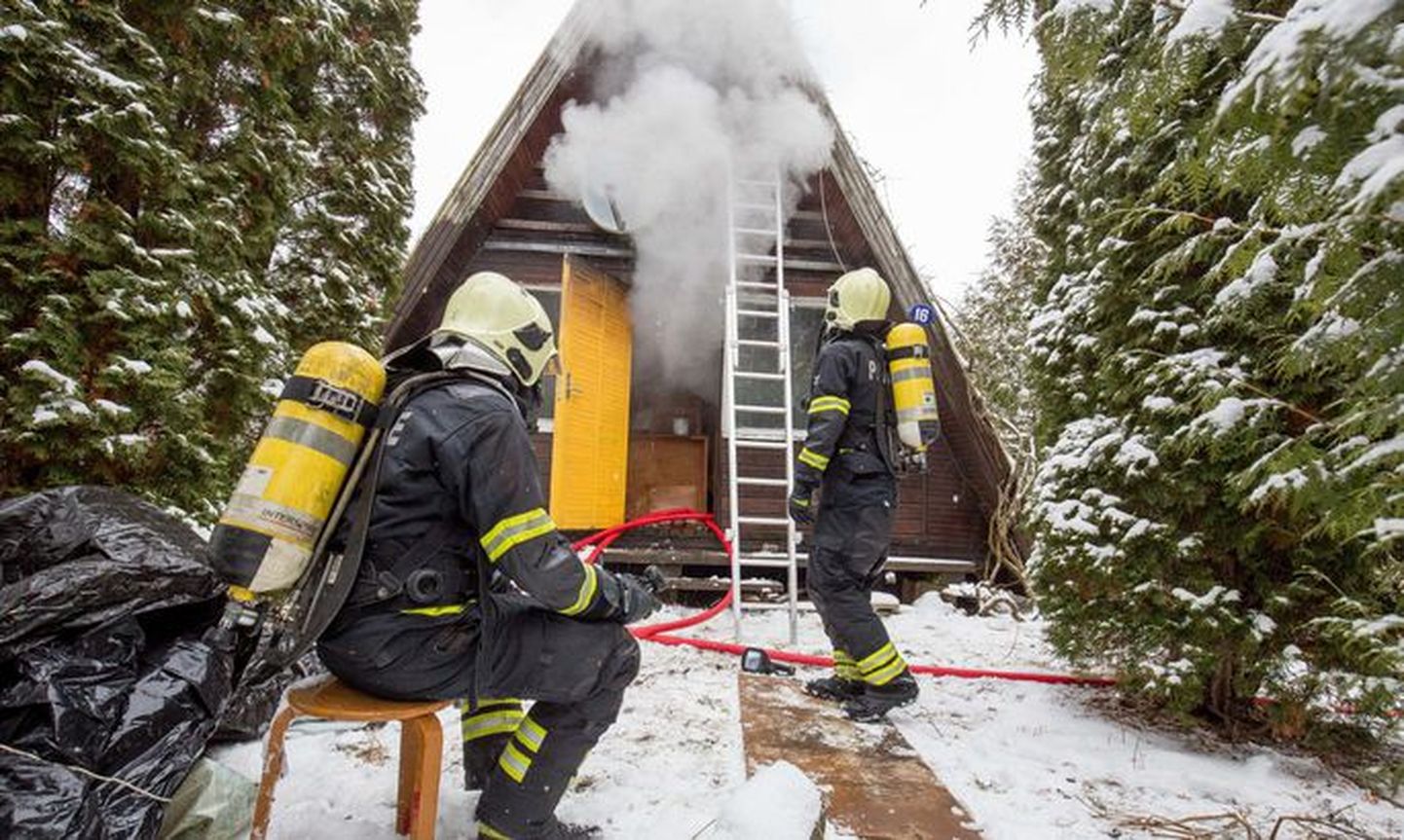Рисунок пожара, произошедшего в январе прошлого года в Ярвамаа, повторялся по всей Эстонии – из-за беспечного курения погиб пожилой человек.