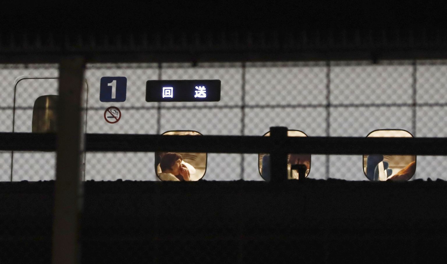 Kiirrong seismas pärast rünnakut Odawara jaamas.