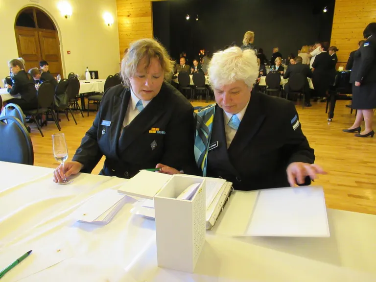 Maret Kommer (vasakul) on üks kahest Pärnumaa naisest, kes homme pälvib Naiskodukaitse tunnustuse.