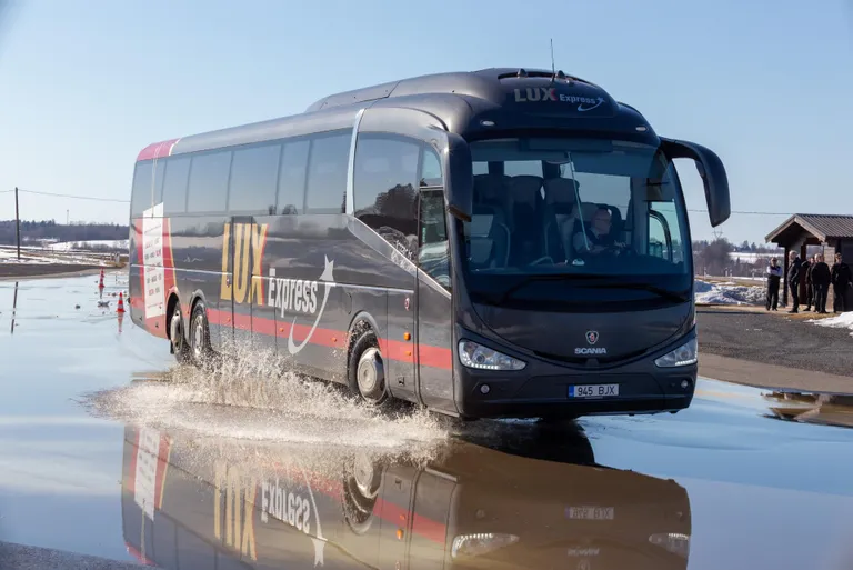 Автобус компании Lux Express.