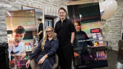VIHJE ⟩ Kas kliendi võidetud tasuta lõikus läheb juuksuri palgast maha? Tööinspektsioon: selline kinnipidamine poleks lubatud