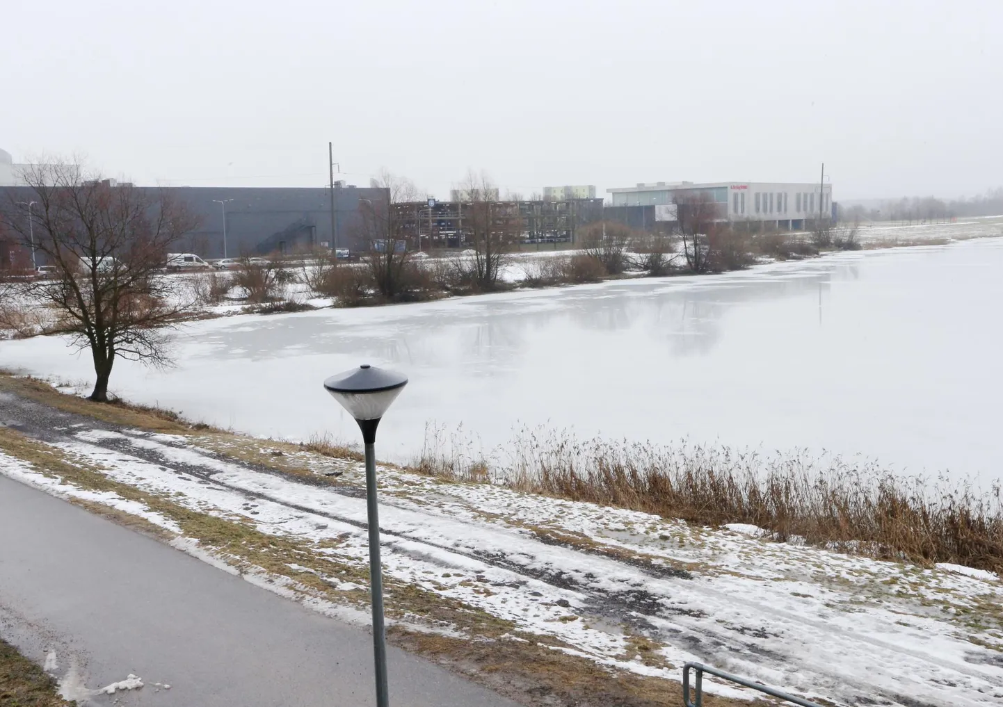 Tartu linnavalitsus korraldab ideevõistluse, et elavdada soojal ajal Eedeni keskuse ja spordimaja taga Ihaste tee 7b kinnistul olevat Väike-Anne kanali ala.