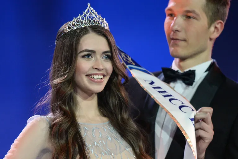 Maria Vasilevitš krooniti Miss Valgeveneks, 4. mai 2018.