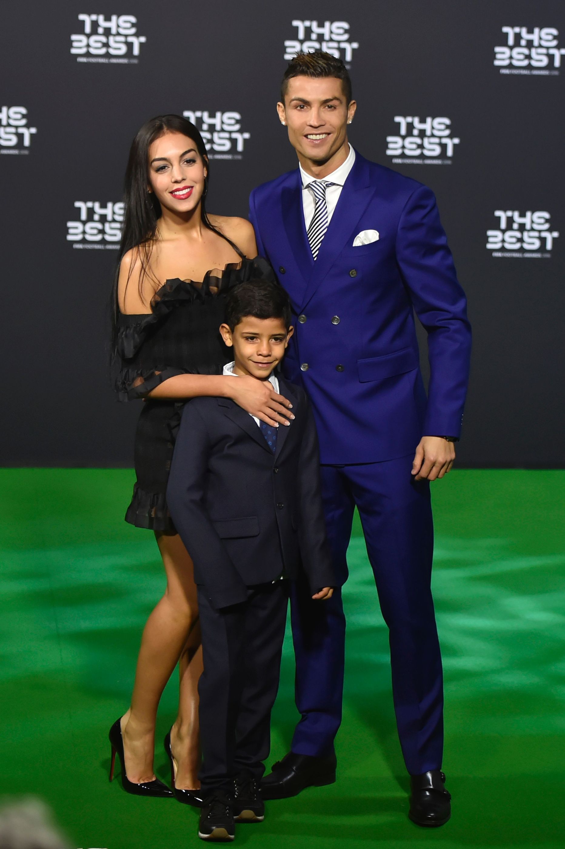 Cristiano Ronaldo tüdruksõbra Georgina Rodriguezi ja vanima poja Cristiano Ronaldo juunioriga.