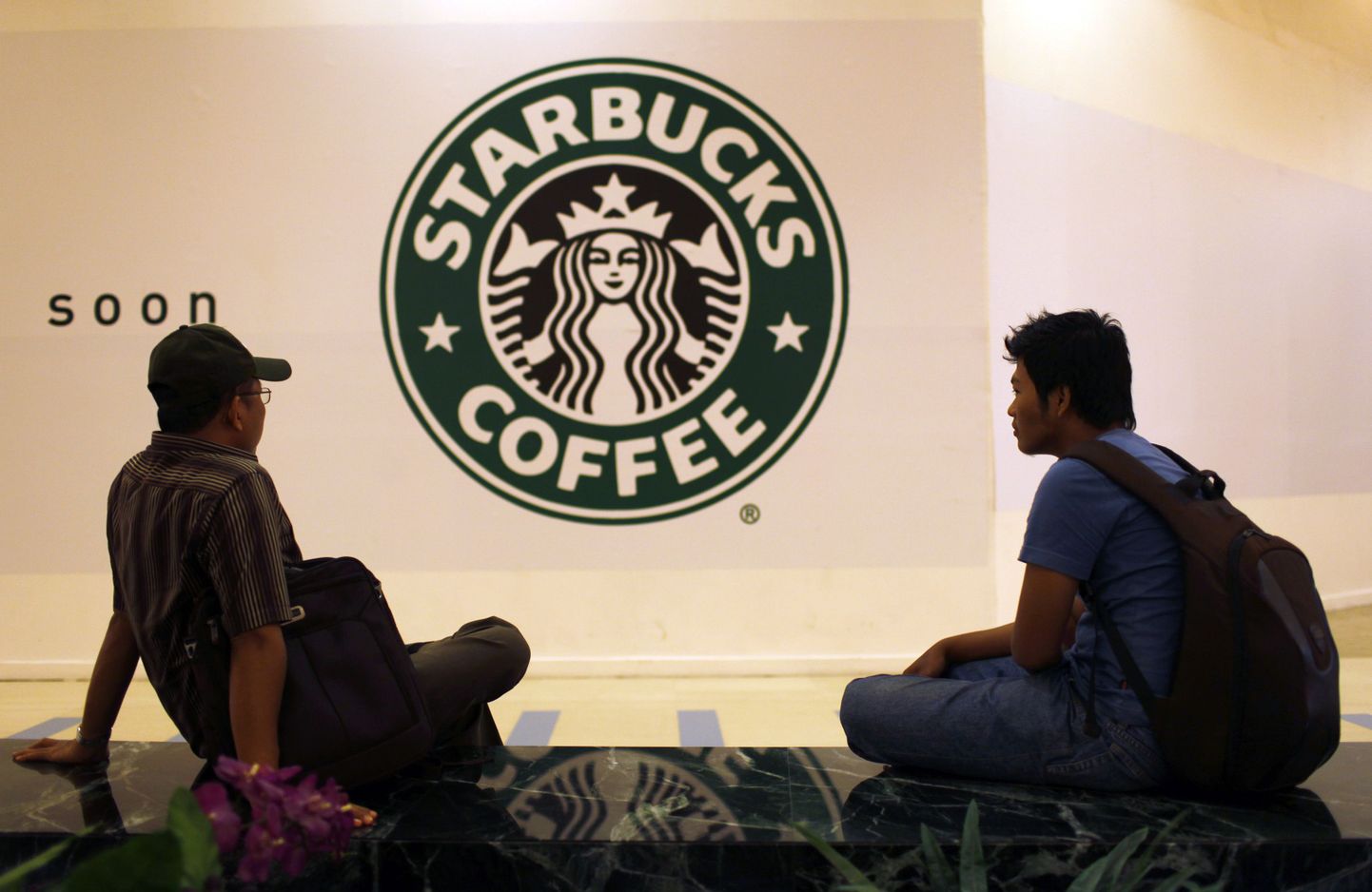 Starbucksi kohvipoed on populaarsed nii kohalike noorte kui ka Indoneesiat külastavate turistide seas.