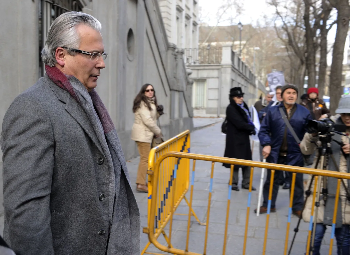Hispaania kohtunik Baltasar Garzón eile Madridis ülemkohtust väljumas.