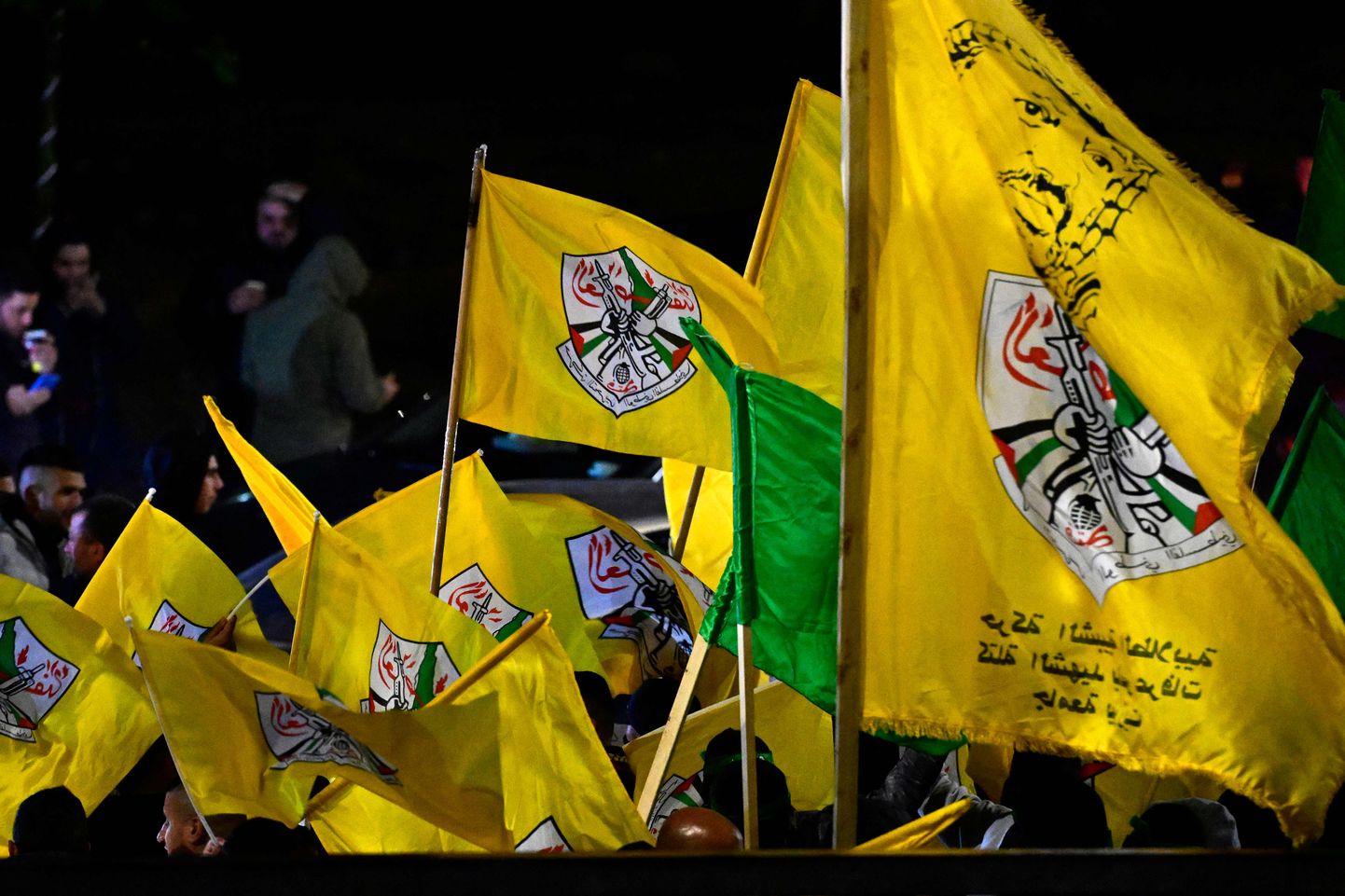Palestiinlased lehvitamas Fatah' lippe. Foto on illustratiivne.