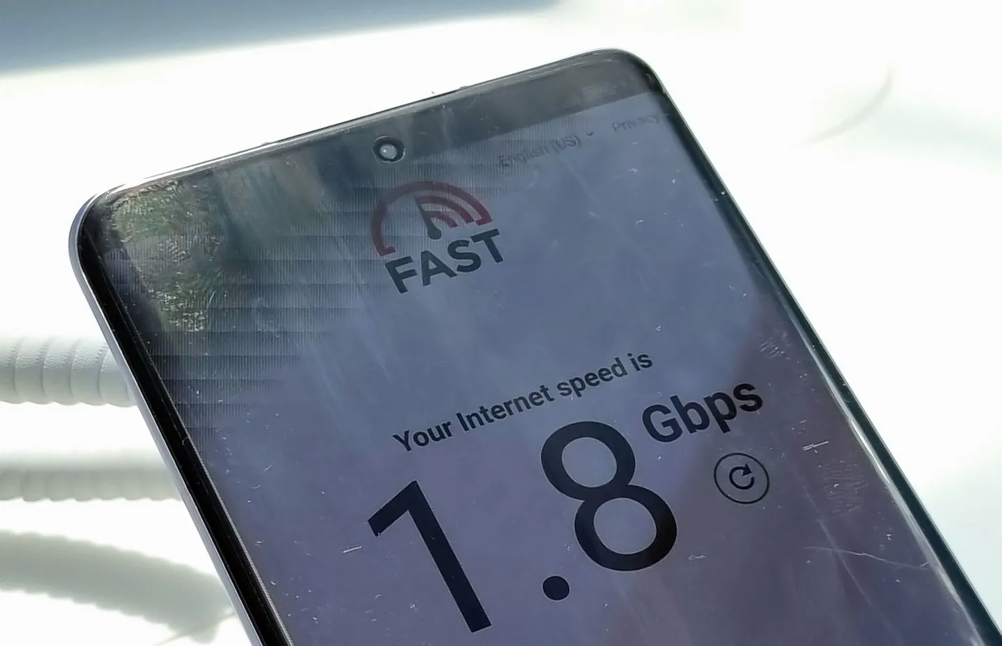 5G toega nutitelefonid näitasid võrgu avamisel juunis Elisa võrgus selliseid allalaadimiskiirusi.