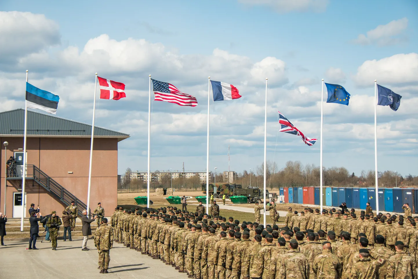 NATO vägede rivistus Tapa sõjaväe osas.