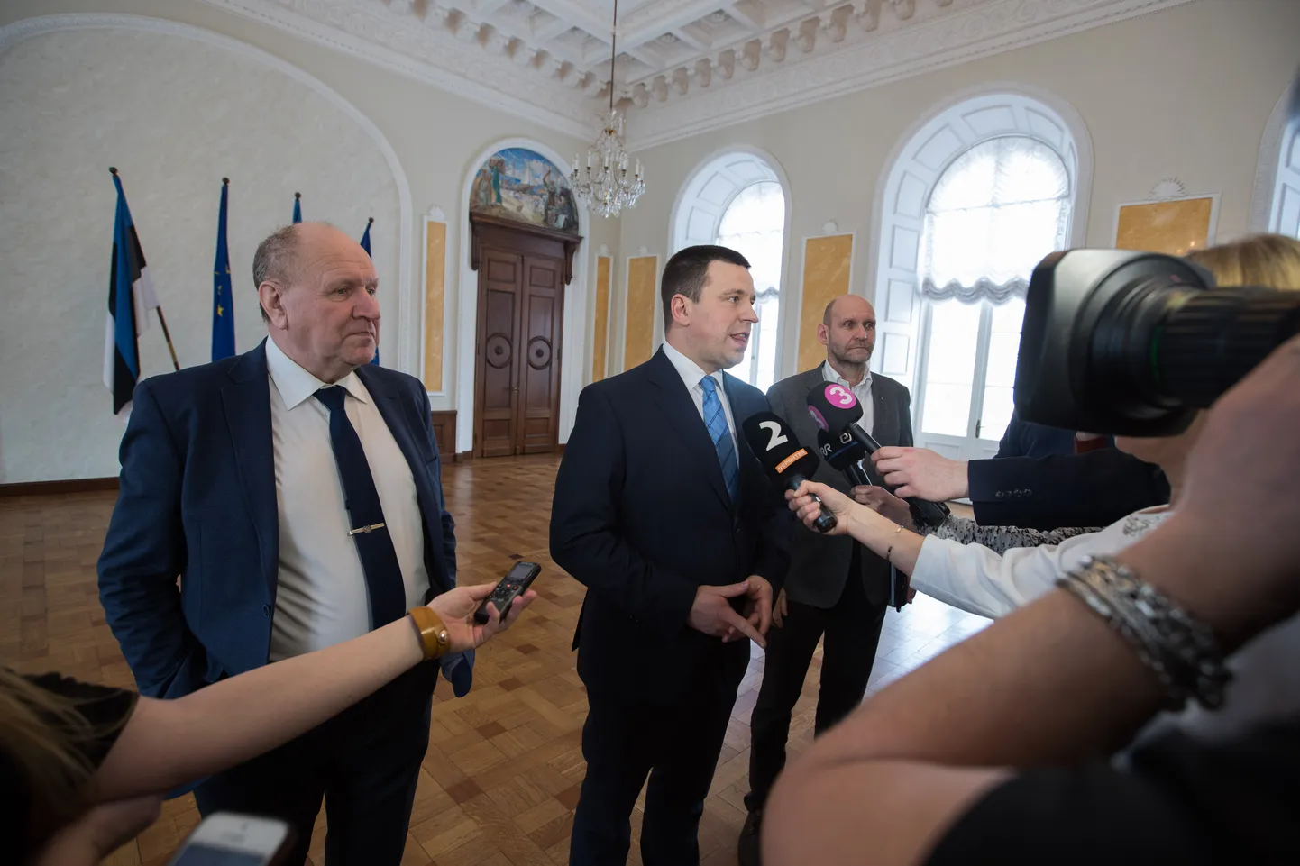 Fotol vasakult Mart Helme, Jüri Ratas, Helir-Valdor Seeder.