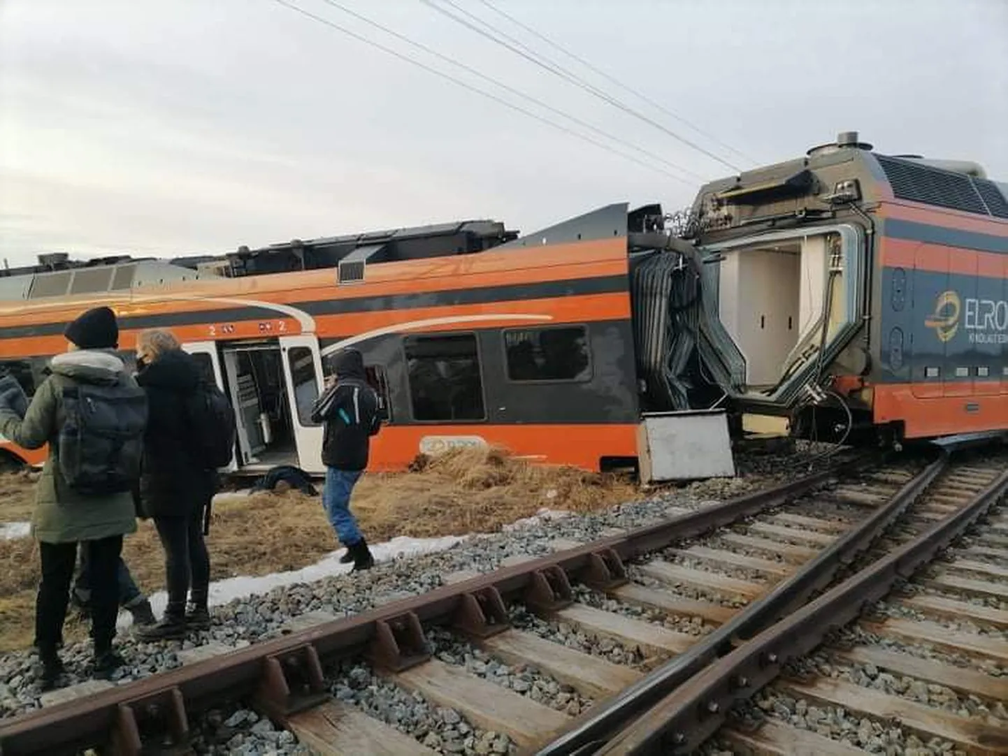 Vilciena sadursme ar kravas mašīnu Igaunijā.