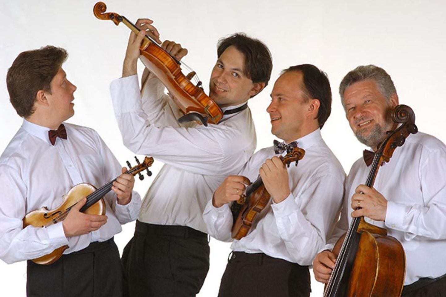 Èiurlionise keelpillikvartett – Jonas Tankevièius (vasakul, esimene viiul), Darius Dikšaitis (teine viiul), Gediminas Daèinskas (vioola) ja Saulius Lipèius (tšello) – on andnud üle 3500 kontserdi nii kodu- kui välismaal.