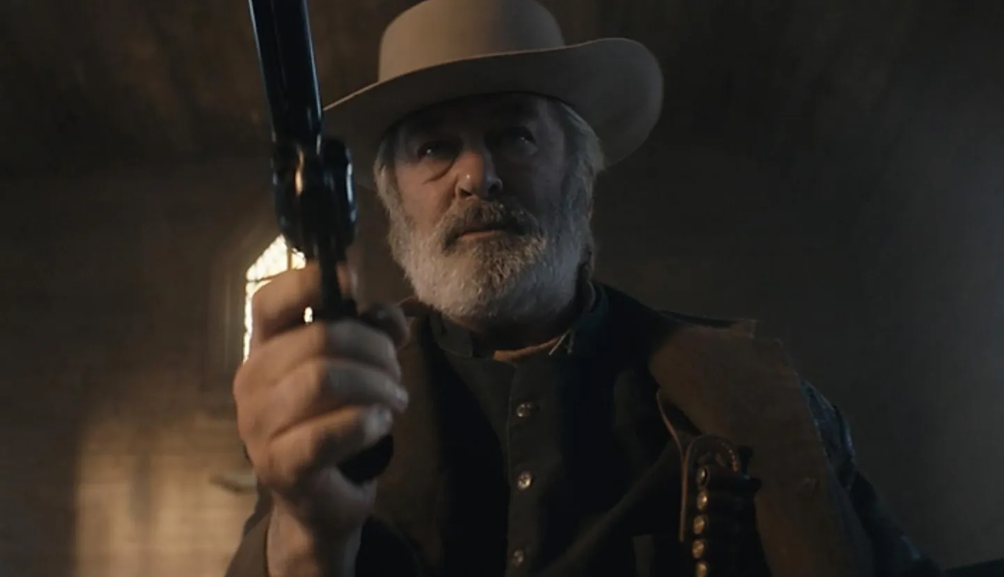 Filmi «Rust» võtetel ulatati Alec Baldwinile laetud relv. Operaator Halyna Hutchins suri ning režissöör Joel Souza sai haavata. Miks revolver üldse laetud oli?